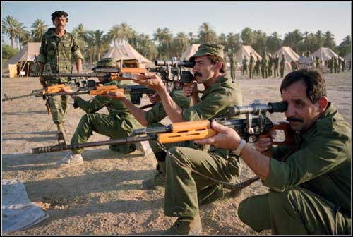 Снайперы работают и тренируются в командах, состоящих из двух человек